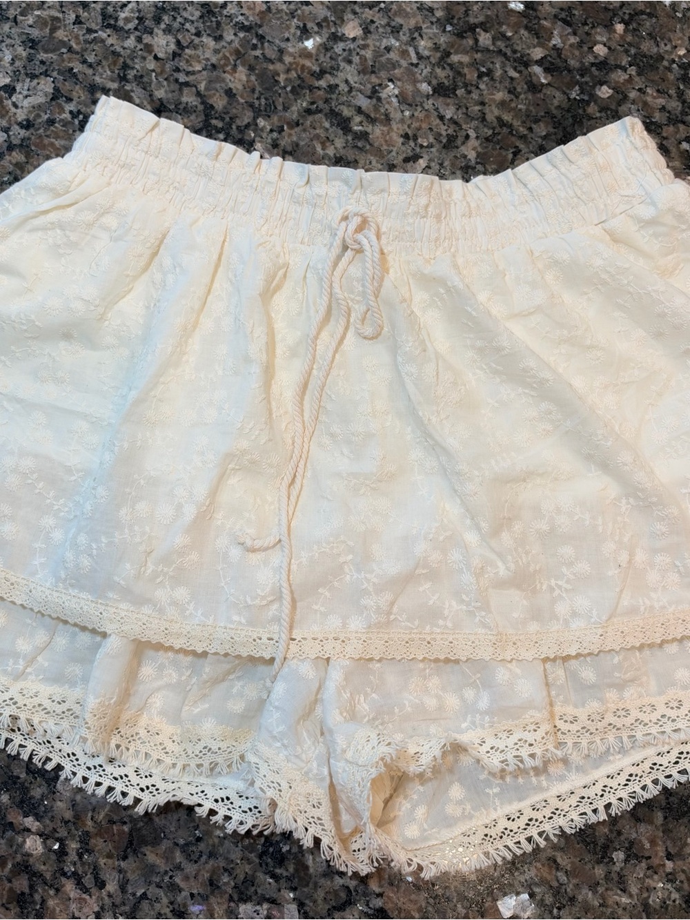 Women's Cream Lace-Trim Elastic Waist Skort